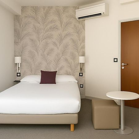 Hotel Albert Elisabeth Gare Sncf Клермон-Ферран Экстерьер фото